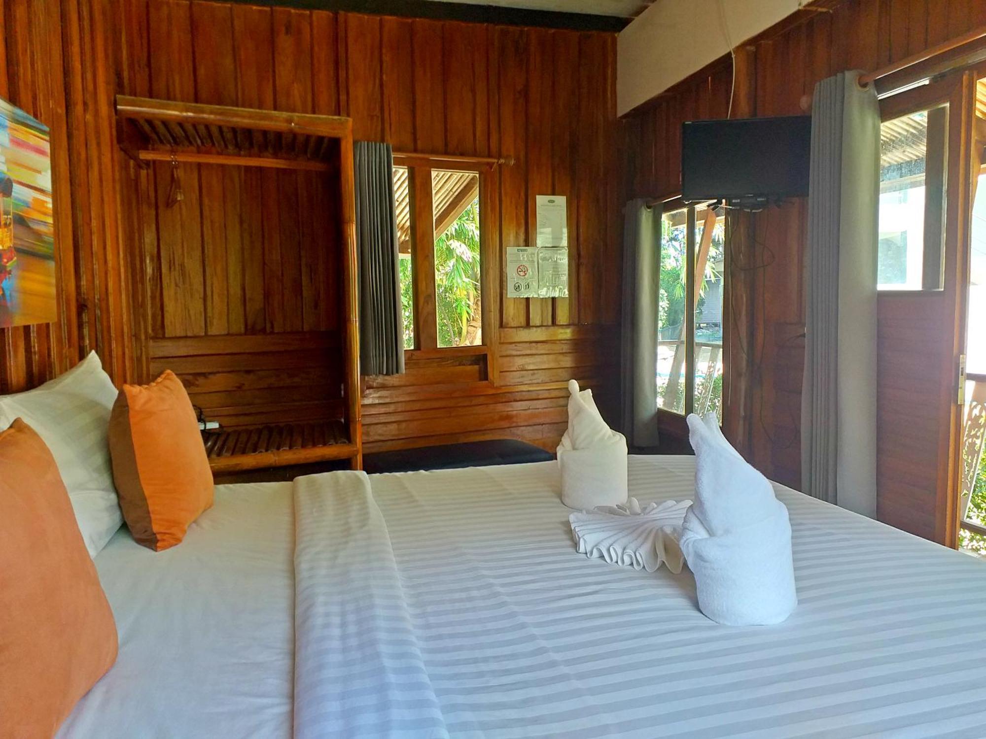 The Ford Sunset Beach Resort Wok Tum Екстер'єр фото