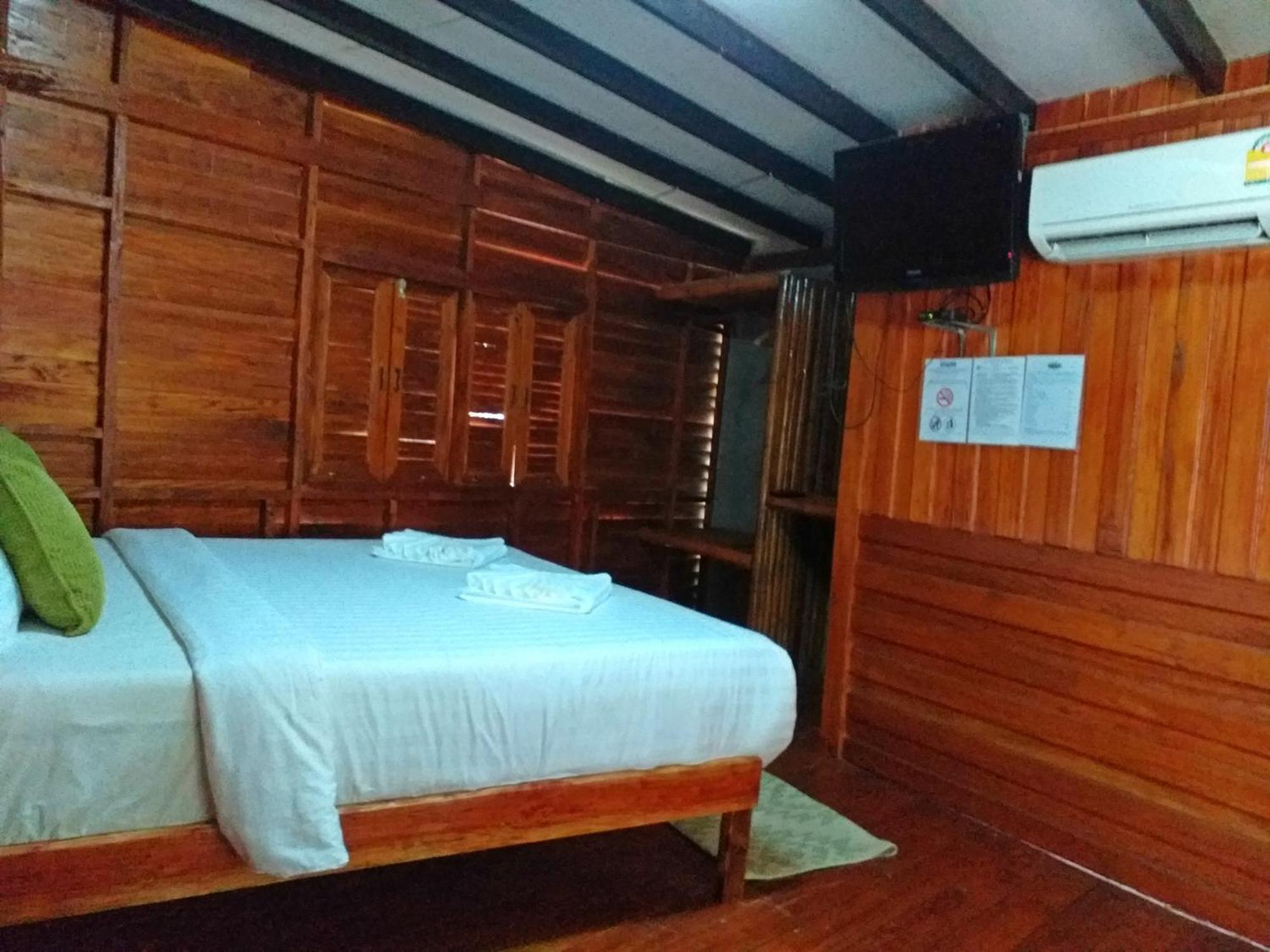 The Ford Sunset Beach Resort Wok Tum Екстер'єр фото