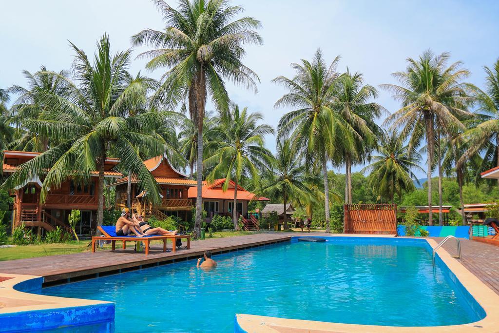 The Ford Sunset Beach Resort Wok Tum Екстер'єр фото