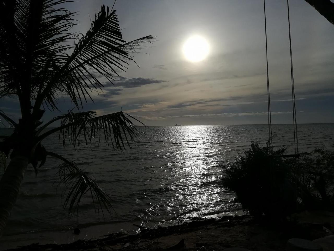 The Ford Sunset Beach Resort Wok Tum Екстер'єр фото
