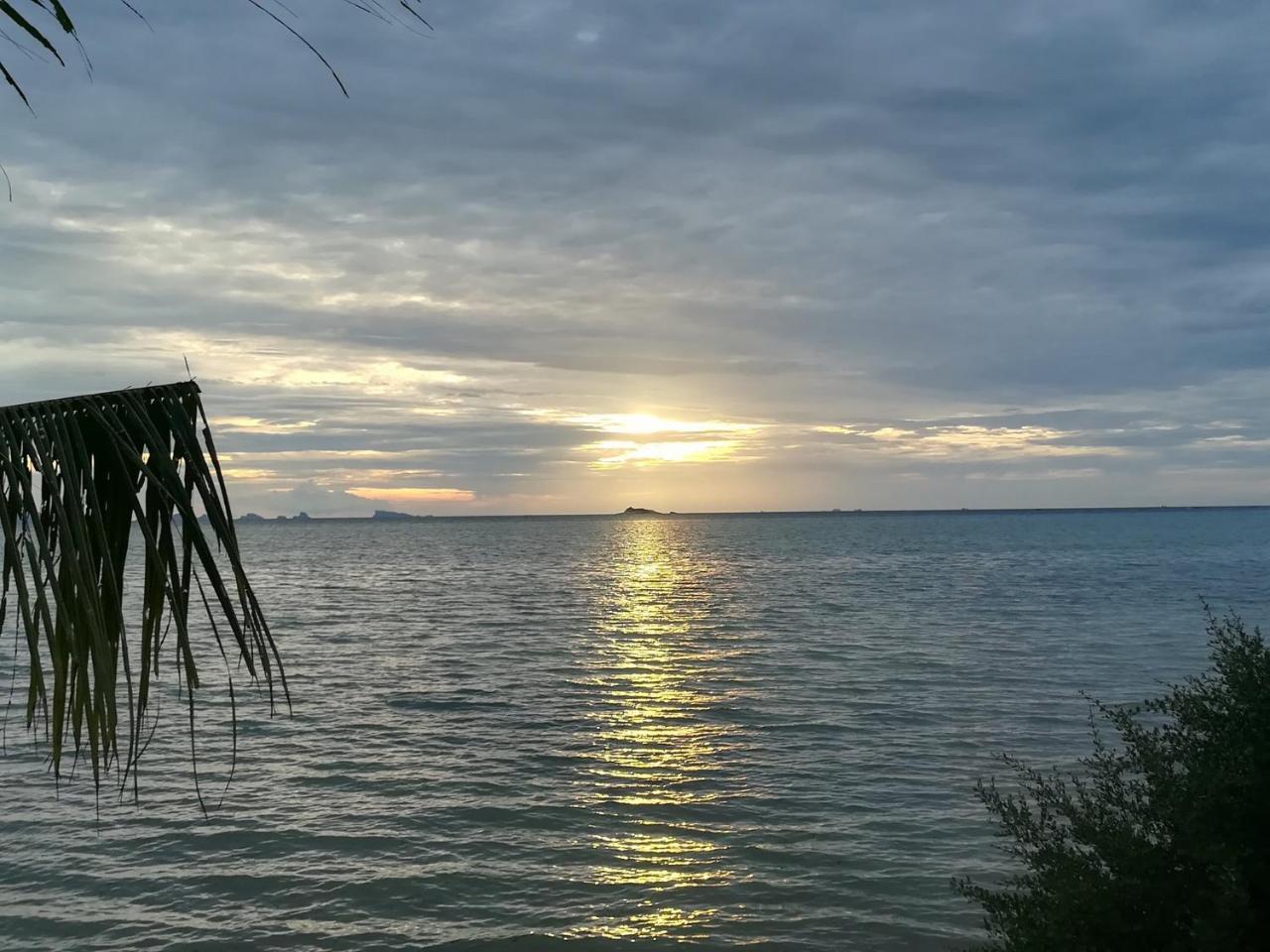 The Ford Sunset Beach Resort Wok Tum Екстер'єр фото