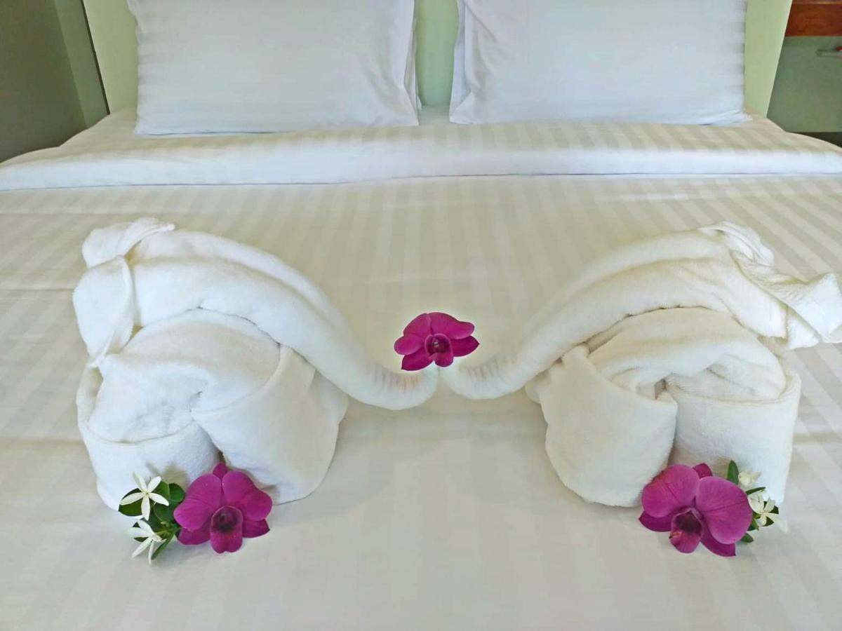 The Ford Sunset Beach Resort Wok Tum Екстер'єр фото