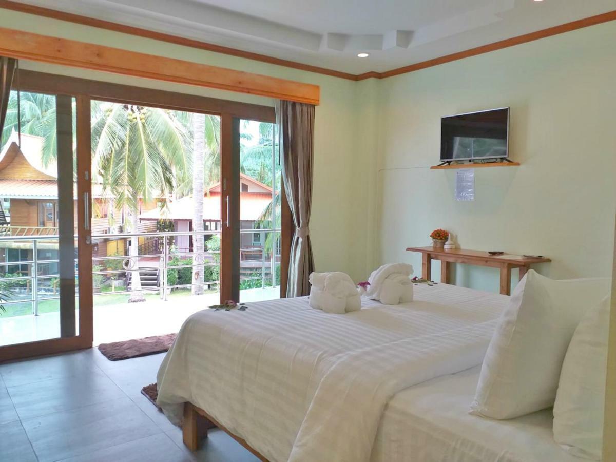 The Ford Sunset Beach Resort Wok Tum Екстер'єр фото