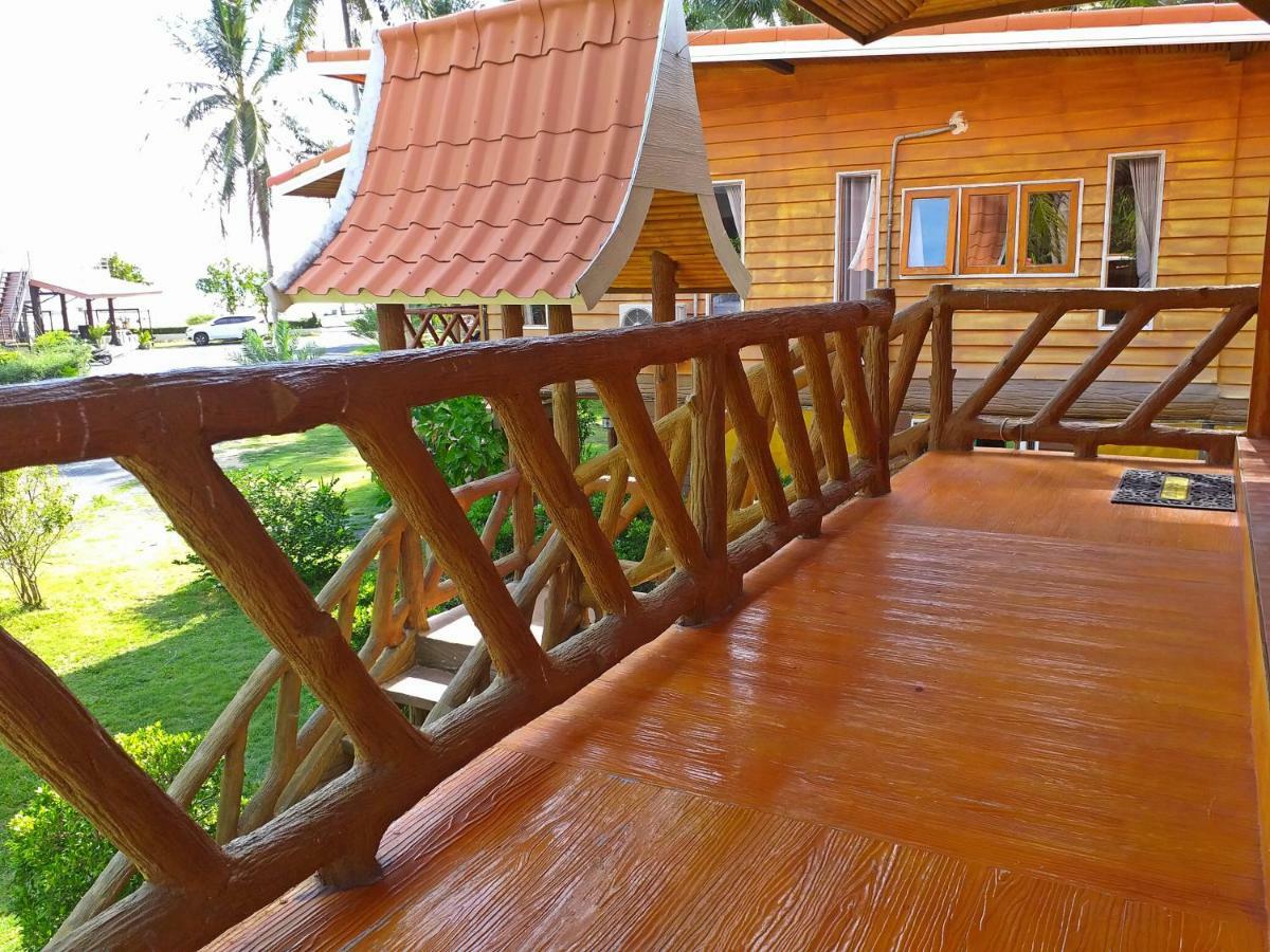 The Ford Sunset Beach Resort Wok Tum Екстер'єр фото