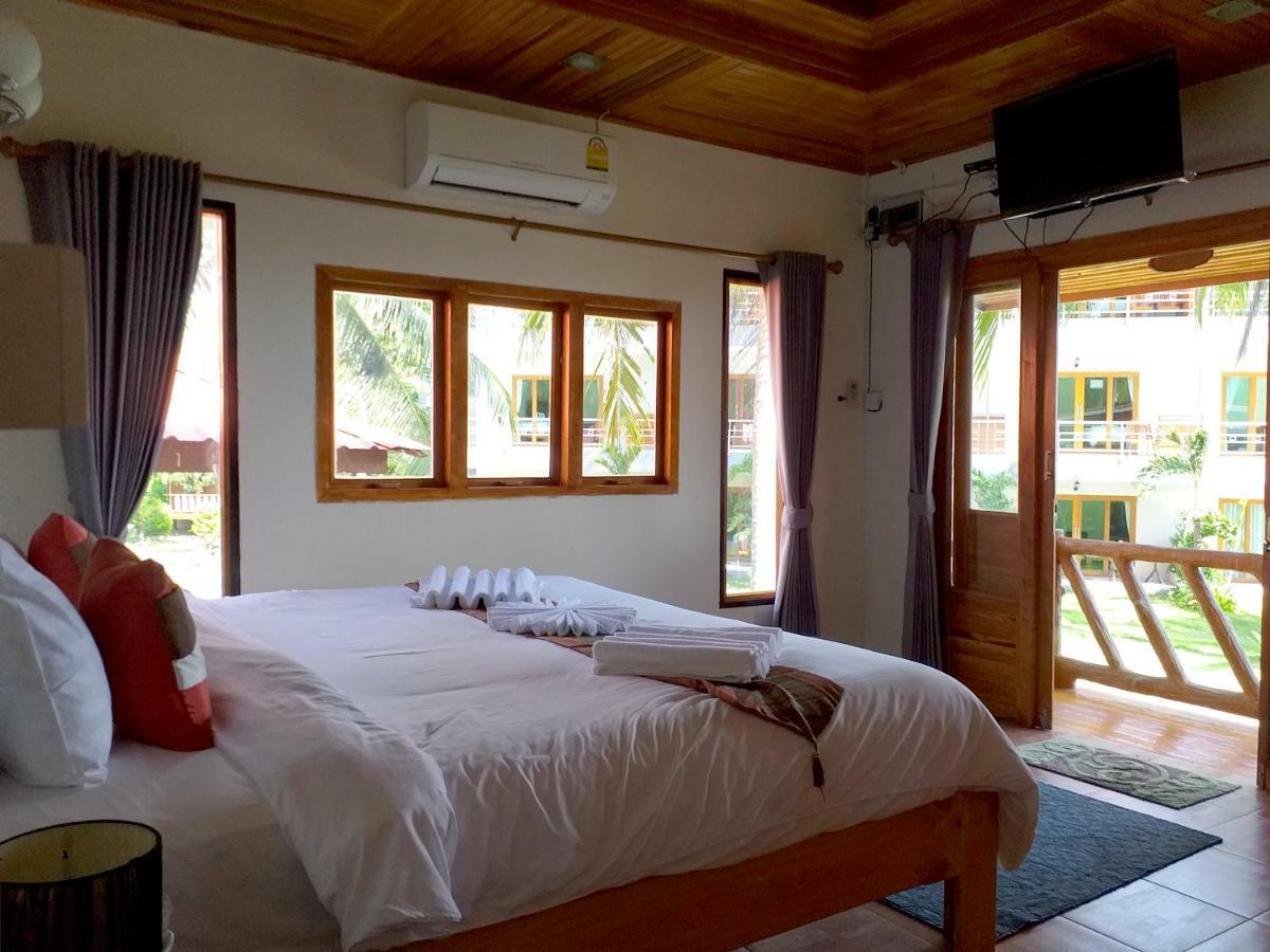 The Ford Sunset Beach Resort Wok Tum Екстер'єр фото