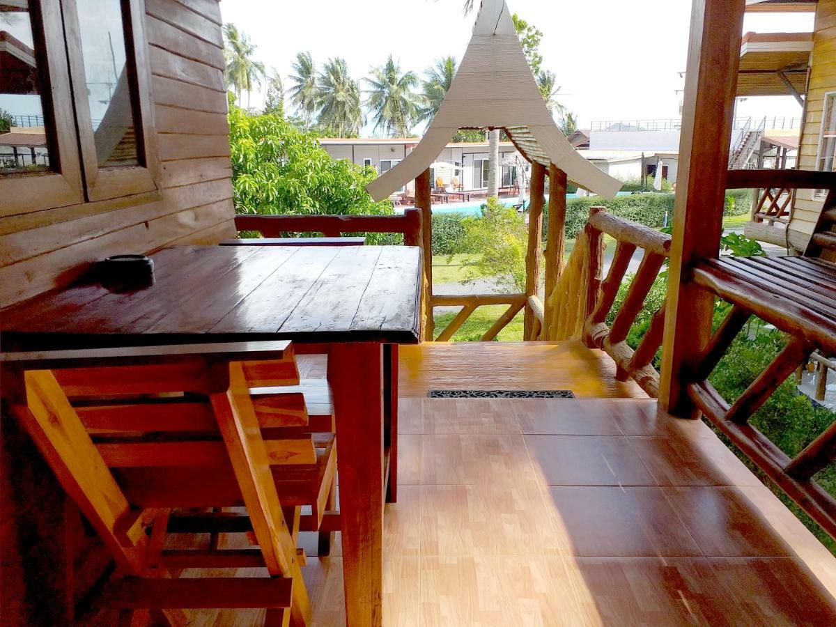 The Ford Sunset Beach Resort Wok Tum Екстер'єр фото