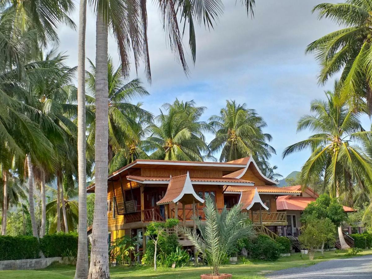 The Ford Sunset Beach Resort Wok Tum Екстер'єр фото