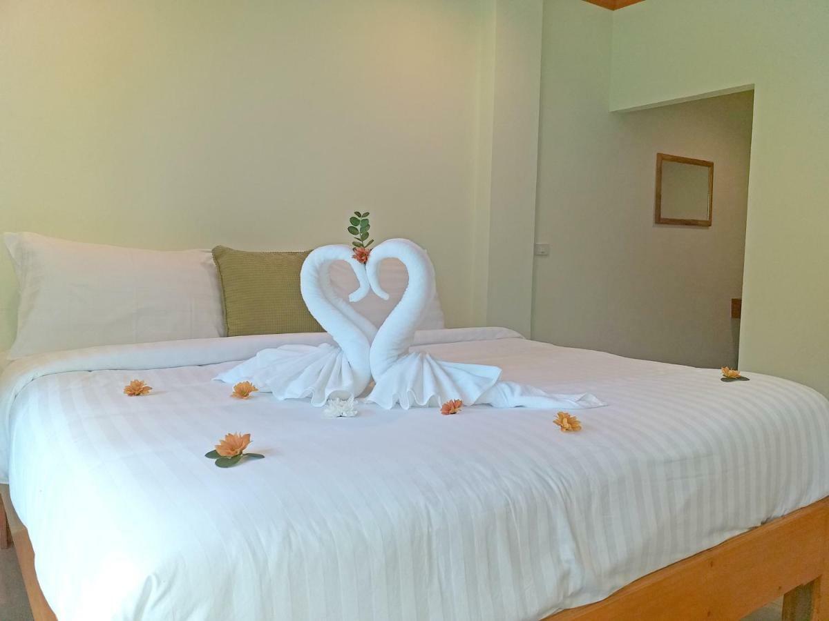 The Ford Sunset Beach Resort Wok Tum Екстер'єр фото